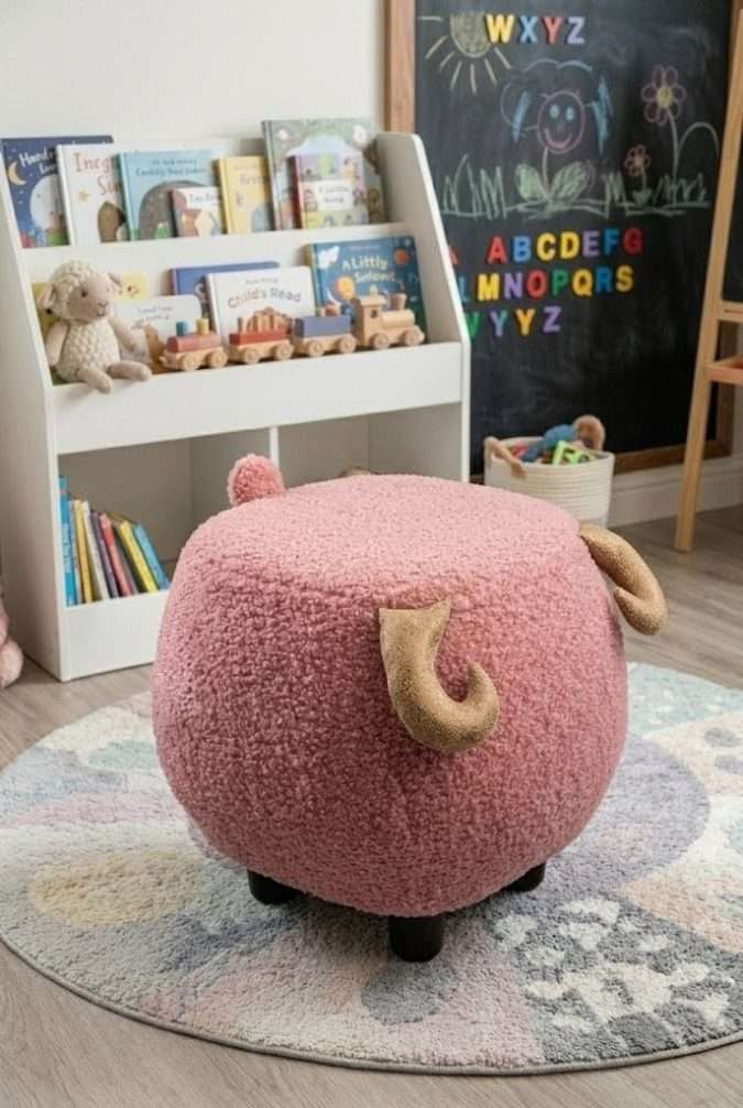 FURRY STOOL
WITH HORNS